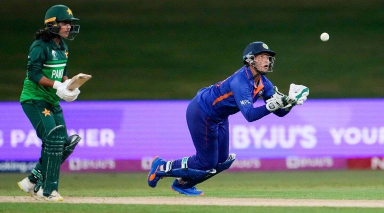 Hindi Commentary For The India Pakistan Women's Cricket Match