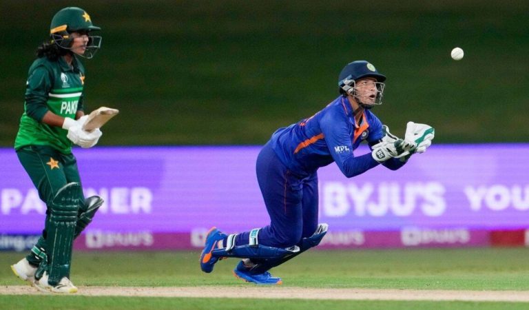 Here’s The Exclusive Hindi Commentary For The India Pakistan Women’s Cricket Match