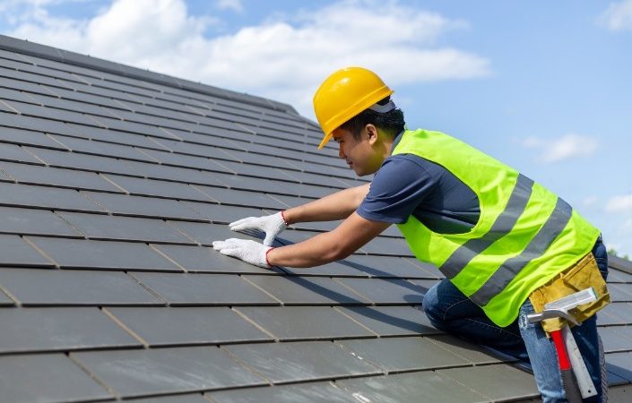 Top 5 Signs You Need To Call Roofing Experts for Help