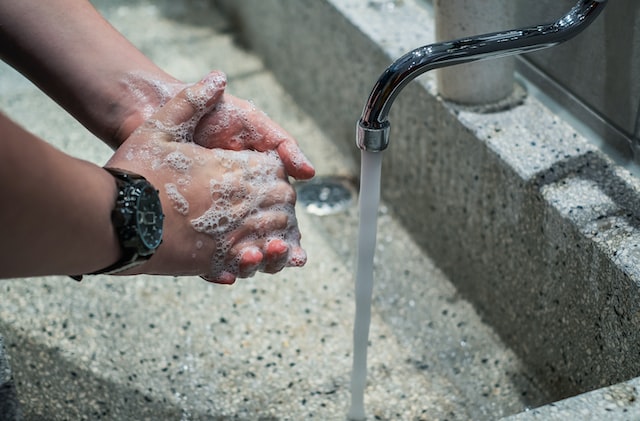 <strong>6 Hand Hygiene Tips To Remember When You’re Travelling</strong>