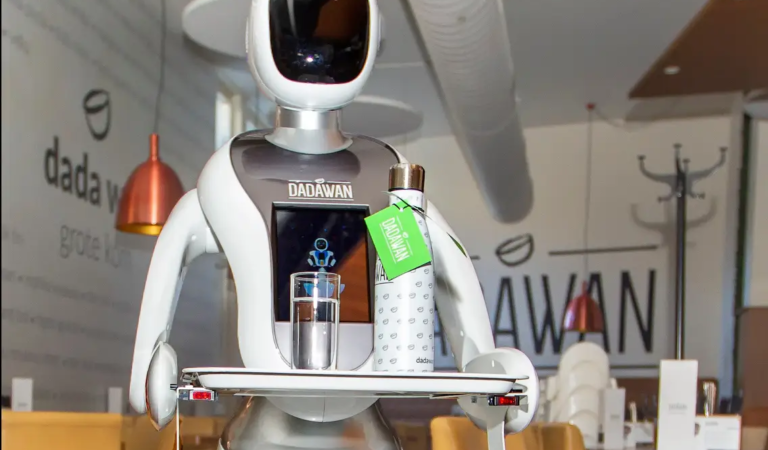 Food Serving Robots: The Future of the Restaurant Industry