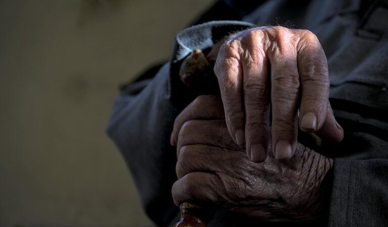 Navigating Changing Health Needs: Choosing the Right Insurance as You Age Navigating Changing Health Needs: Choosing the Right Insurance as You Age