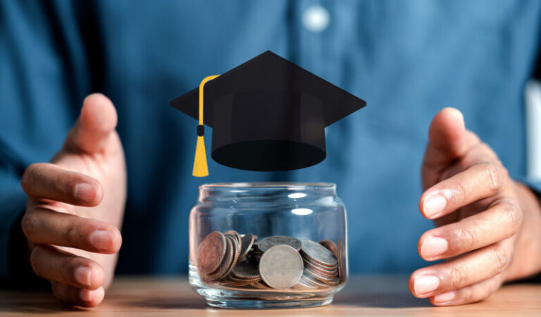 Federal vs. Private Student Loans: Which Should You Choose?